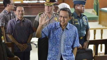 Boediono Kembai Mengajar di UGM