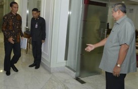 JOKOWI PRESIDEN: SBY Kenalkan Susana Istana Sore Ini