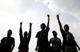 Band Rock Arkana Ramaikan Pesta Rakyat Salam 3 Jari