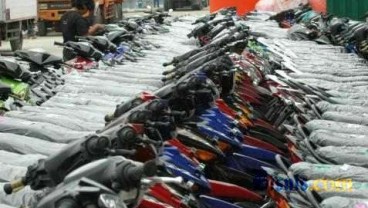 PRODUKSI MOTOR: Indomobil Tunggu Kepastian Kenaikan Harga BBM Bersubsidi