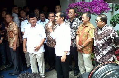 KOMUNIKASI POLITIK ELIT: Jokowi Dipuji, Prabowo-Hatta Diacungi Jempol