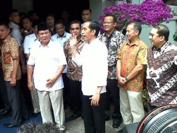 KOMUNIKASI POLITIK ELIT: Jokowi Dipuji, Prabowo-Hatta Diacungi Jempol