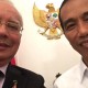 Ini Hasil Jepretan Foto Selfie PM Malaysia Najib Razak dengan Presiden Jokowi