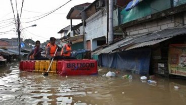 ATASI BANJIR: Ahok Fokus ke Saluran Air dan Sheet Pile