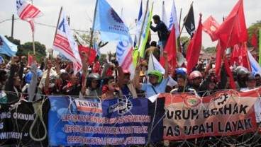 Ribuan Buruh Geruduk Kantor Pemkab Bogor Tuntut Upah Layak