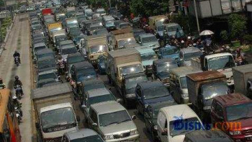 LALU LINTAS TERSENDAT Akibat Kecelakaan di Tol Tambun-Cawang