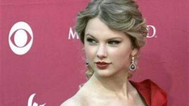 Taylor Swift Duduki Puncak Billboard 200