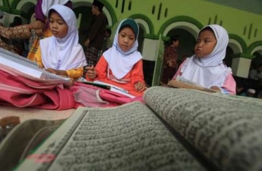 Keuangan Syariah Terus Incar Kalangan Santri