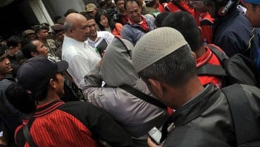 AKSI TOAL PENAIKAN BBM BERSUBSIDI: 5 Mahasiwa di Makassar Babak Belur Dihajar Polisi & Warga