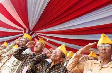 HARI PAHLAWAN: Mensos Beri Bantuan Veteran Seroja
