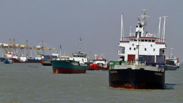 Evakuasi Kapal Ro Ro Bangka Jaya Line Rampung