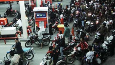 Pengumuman Kenaikan BBM Tunggu Presiden Pulang