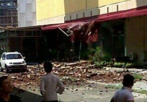 GEMPA SULUT & MALUKU: Dinding Penyangga Lantai 7 Lion Hotel & Plaza Manado Ambruk