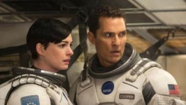 INTERSTELLAR: Film Ini Membuat Anne Hathaway Hiportemia, Kram, dan Mati Rasa