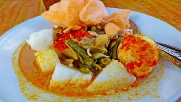 Lontong Sayur Jadi Menu Favorit di Grand Zuri Padang