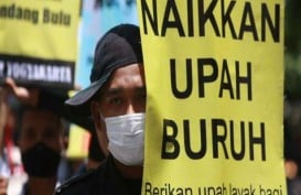 Serikat Pekerja Minta Gubernur Sumbar Revisi UMP 2015