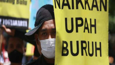 Serikat Pekerja Minta Gubernur Sumbar Revisi UMP 2015