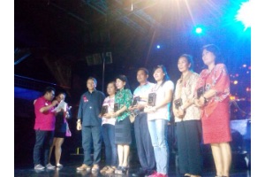 HARI AIDS SEDUNIA: 30 Individu Peroleh Loyal Bali Plakat