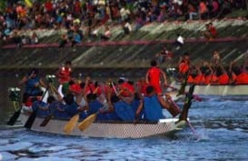 TNI AL Bali Gelar Lomba Dayung Perahu Karet