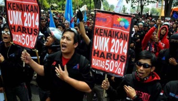 DEMO BURUH: Ribuan Buruh Demo Menuju Balaikota Jakarta