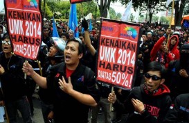 DEMO BURUH: Ribuan Buruh Demo Menuju Balaikota Jakarta
