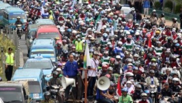 50 Ribu Buruh Se-Jabodetabek & Karawang Menuju Istana Presiden