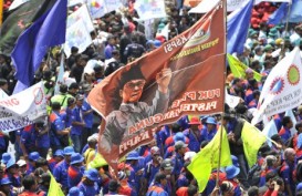 DEMO BURUH: Ribuan Pekerja ke Istana, Jokowi ke Korea, Jalan ke Istana Macet Total