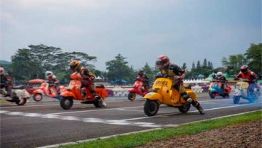 Wuihh, Kutu Vespa Club Ikut Balap Schooter di Sirkuit Sentul