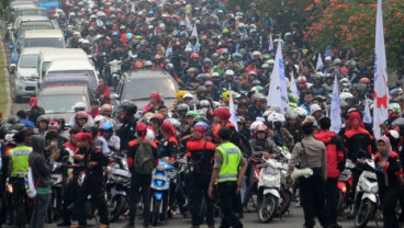 IMBAS DEMO BURUH, Arus Lalu Lintas Sekitar Kantor Wali Kota Masih Padat