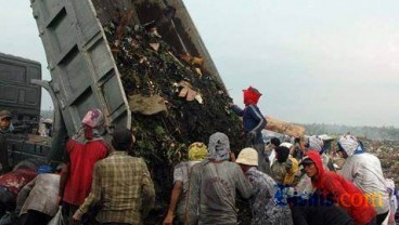 USAHA DAUR ULANG: Kerajinan Tangan Dari Sampah Styrofoam Diminati Para Pejabat