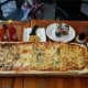 Wow, Hotel Ini Tawarkan Pizza Terpanjang