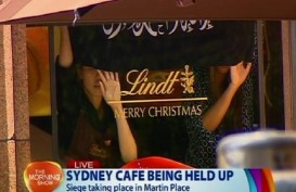 ISIS SANDERA WARGA AUSTRALIA: Berikut Foto-foto Penyanderaan di Kafe Martin Place