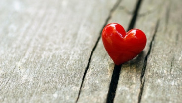 7 Cara Membuat Pria Jatuh Cinta