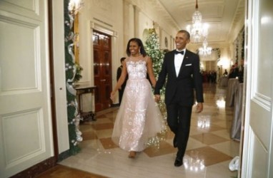 NATAL 2014: Barack Obama Pusing Cari Hadiah Natal untuk Sang Istri