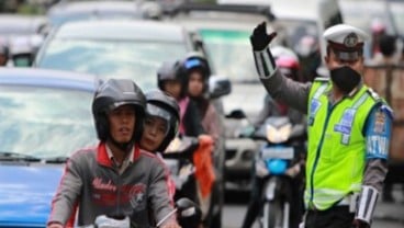 PELARANGAN SEPEDA MOTOR: Bus Tingkat Kosong Peminat. Ahok Tak Heran