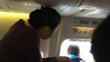 Baru Pertama Naik Pesawat, Pria Ini Nekat Buka Pintu Darurat