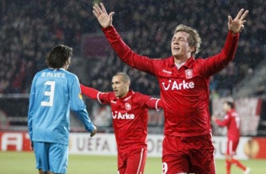 BIG MATCH LIGA BELANDA: Luuk de Jong Hattrick, PSV Atasi Fejenoord 4-3
