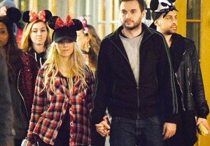 Christina Aguilera Rayakan Ulang Tahun Ke 34 di Disneyland