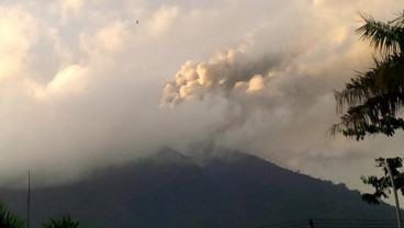 GUNUNG GAMALAMA Masih Berpotensi Semburkan Abu Vulkanik
