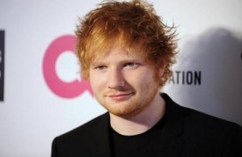 Ed Sheeran Bertahan di Puncak Tangga Album Inggris