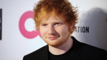 Ed Sheeran Bertahan di Puncak Tangga Album Inggris