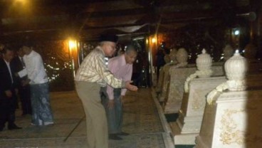 Longsor, Jalan Ke Makam Soeharto Ditutup