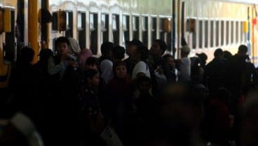 Jelang Libur Natal dan Tahun Baru, Stasiun Senen Padat Pemudik