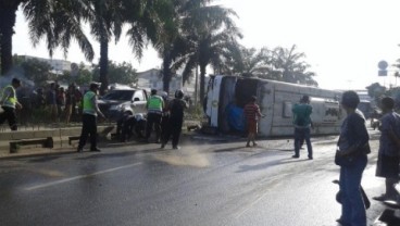 INFO LALU LINTAS: Bus DAMRI Terguling di Cengkareng