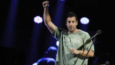 Adam Sandler Dinobatkan Sebagai Aktor dengan Bayaran Berlebih