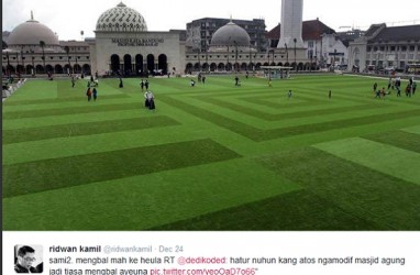 RIDWAN KAMIL VS FARHAT ABBAS: Kali Ini Soal Rumput Sintetis Alun-alun Bandung