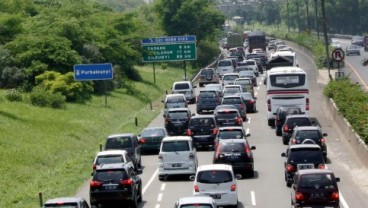 Arus Lalu Lintas Mengarah Puncak Terpantau Padat