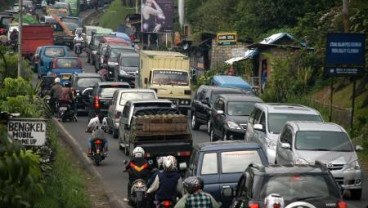Puncak Diguyur Hujan, Warga Diminta Waspada Longsor