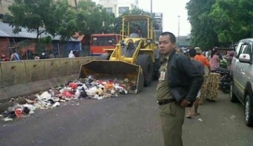 DENDA BUANG SAMPAH SEMBARANGAN: Djarot Minta Tak Pukul Rata Rp500.000