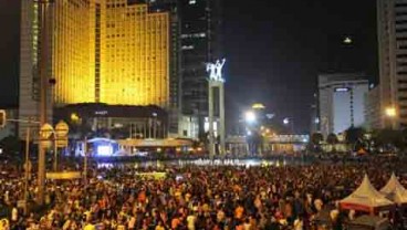 JAKARTA NIGHT FESTIVAL 2015: Panggung di Monas Mulai Dipasang